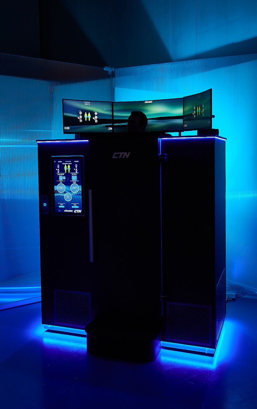 Elektrische cryocabine eCABIN in moderne recovery studio